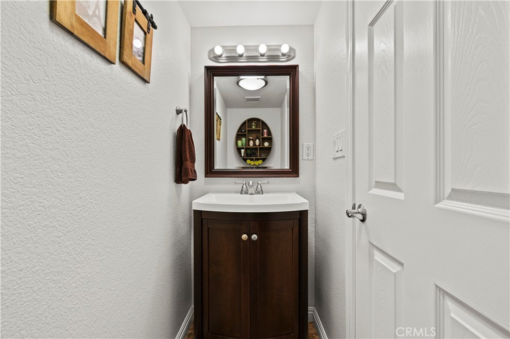 https://media.crmls.org/medias/55384244-6aec-46a9-b075-3debf3520e91.jpg?preset=X-Large