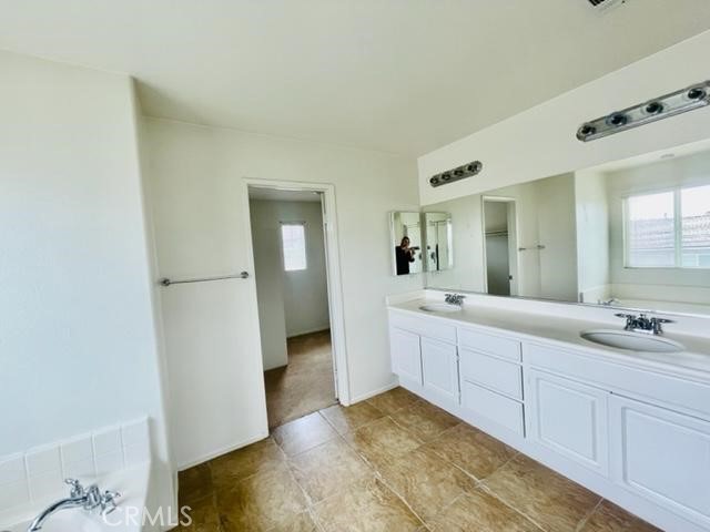 23622 Saratoga Springs Place, Murrieta CA: https://media.crmls.org/medias/553b56d5-b485-4803-b19c-c35d4158c57f.jpg