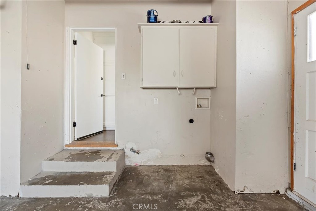 https://media.crmls.org/medias/553b6b80-4056-4317-9a2c-ab93dd3647a7.jpg?preset=X-Large