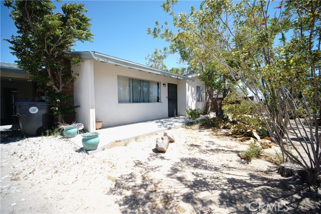 61740 Oleander Drive, Joshua Tree CA: https://media.crmls.org/medias/553b87a9-2452-42e3-a502-e0c09abdbf5c.jpg