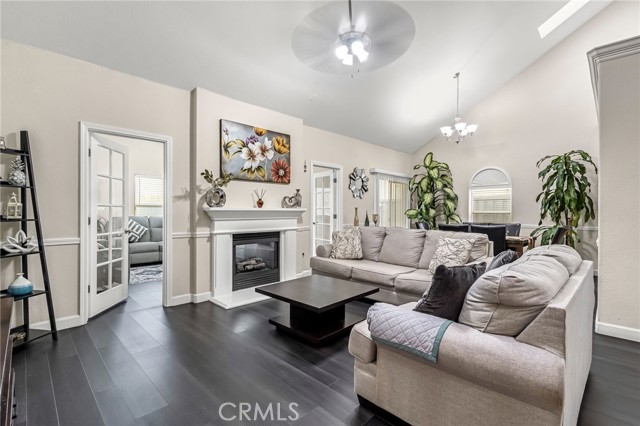 Detail Gallery Image 7 of 41 For 4729 W Cornell, Fresno,  CA 93722 - 4 Beds | 3 Baths