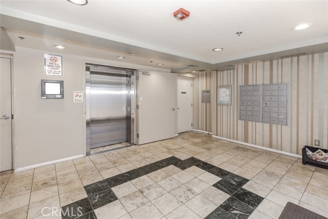 11124 Burbank Boulevard, North Hollywood CA: https://media.crmls.org/medias/553c4b2b-08c0-428e-b483-9993a2e38eb4.jpg