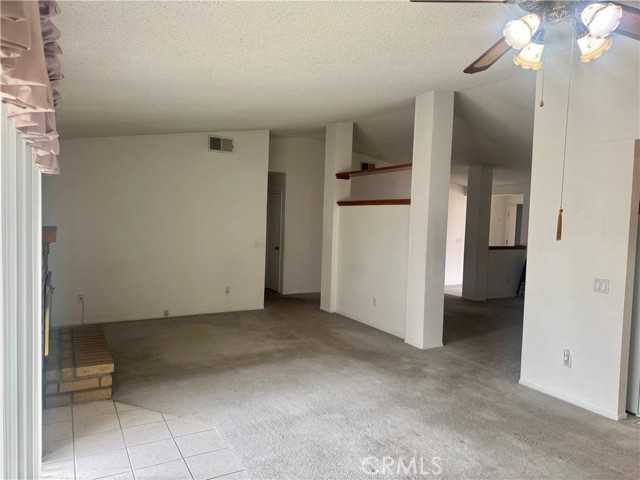 15469 Chaparral Street, Victorville CA: https://media.crmls.org/medias/553c9e36-4708-4a0f-a7c6-7818b0fa207f.jpg