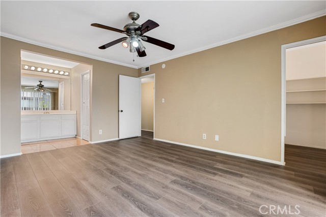 Detail Gallery Image 8 of 21 For 13623 Valerio #C,  Van Nuys,  CA 91405 - 2 Beds | 2/1 Baths