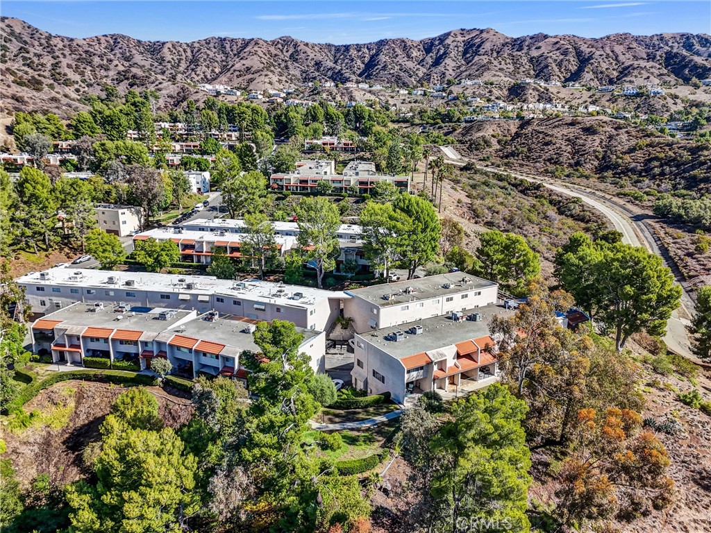 https://media.crmls.org/medias/553d00d6-2613-4f3a-8bbf-fd3b79a15300.jpg?preset=X-Large