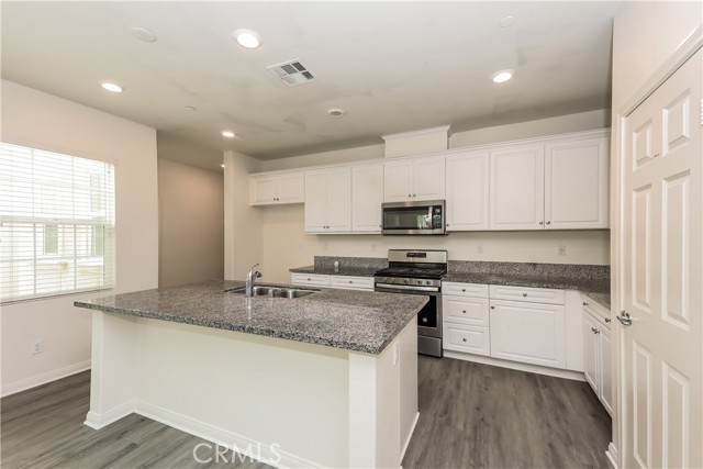 Detail Gallery Image 6 of 14 For 7460 Jersey St, Chino,  CA 91708 - 4 Beds | 2/1 Baths