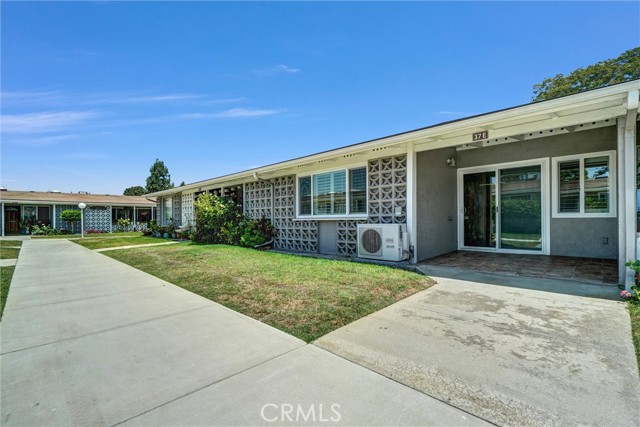 13800 Annandale Drive, Seal Beach CA: https://media.crmls.org/medias/553da3e0-074a-49cb-b0d2-cddd3c6ae6f6.jpg