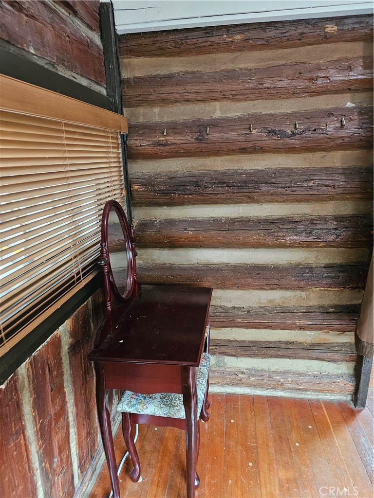 https://media.crmls.org/medias/553e2c75-6b66-4f3a-b50f-421071d4aa7a.jpg?preset=X-Large