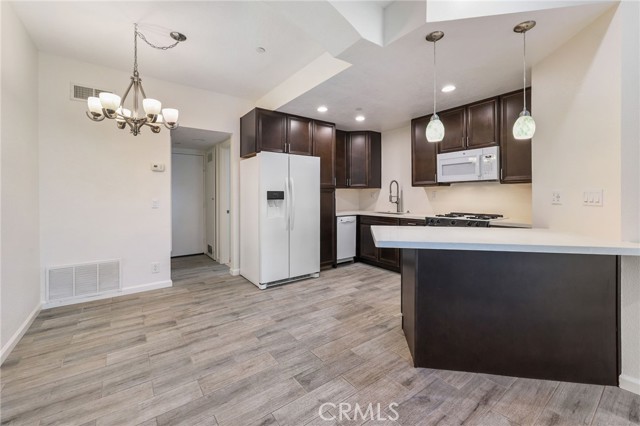 606 Lake Street, Huntington Beach CA: https://media.crmls.org/medias/553e5ec1-aacc-4a27-8321-82afb20276fb.jpg