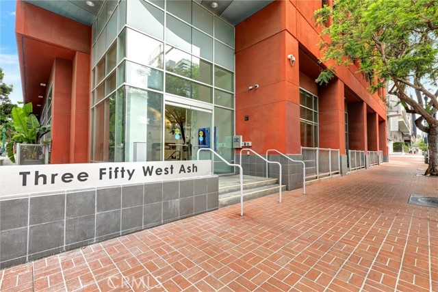 350 W Ash Street, San Diego CA: https://media.crmls.org/medias/553e8856-911c-4f1c-93b5-de4fecce96a9.jpg