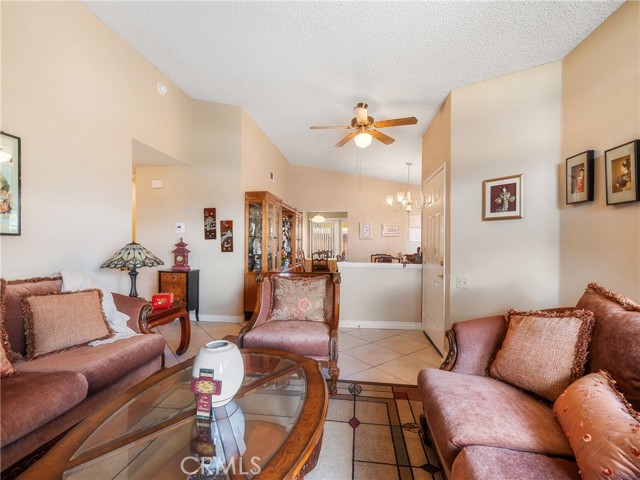 16873 Silica Drive, Victorville CA: https://media.crmls.org/medias/553f4727-df74-4af2-b1f0-945da8b1d604.jpg