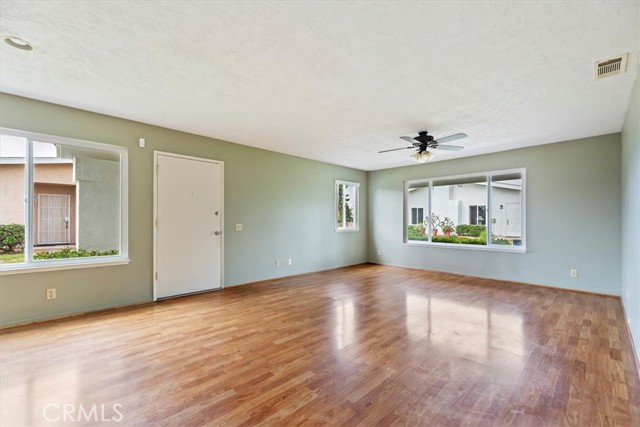 Detail Gallery Image 10 of 26 For 3676 Bartlett Ave., Oceanside,  CA 92057 - 2 Beds | 2 Baths