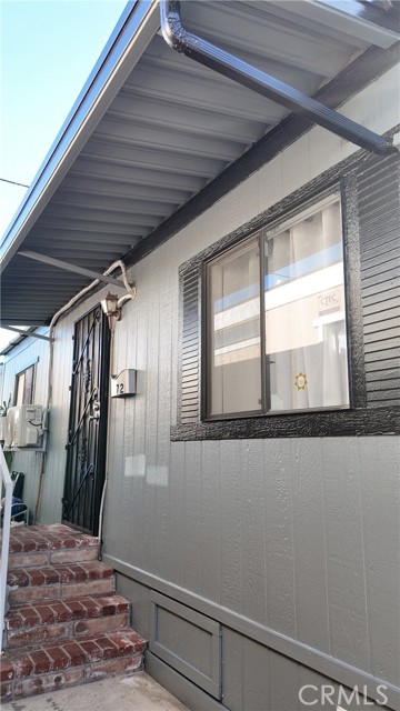 Detail Gallery Image 2 of 11 For 7560 Woodman Pl #72,  Van Nuys,  CA 91405 - 2 Beds | 1 Baths