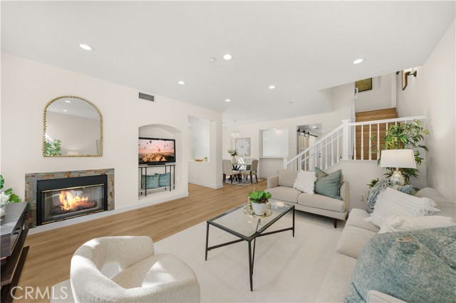 Detail Gallery Image 4 of 29 For 1906 Timberwood, Irvine,  CA 92620 - 2 Beds | 2/1 Baths