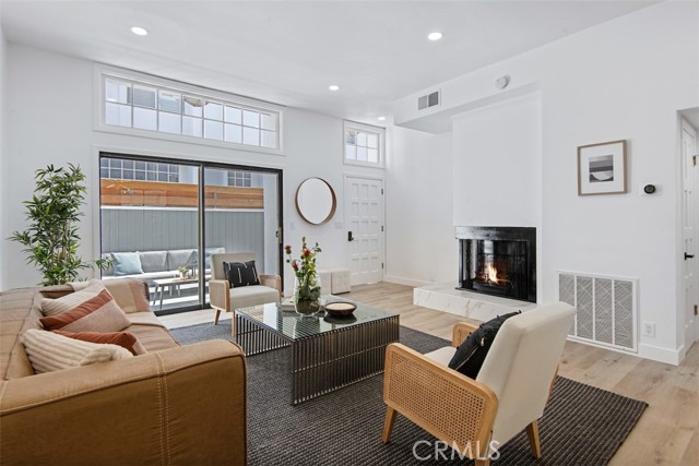 Detail Gallery Image 17 of 34 For 1138 20th St #5,  Santa Monica,  CA 90403 - 2 Beds | 3/1 Baths