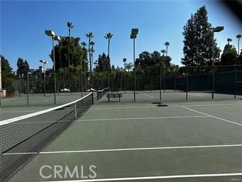 21450 Burbank Boulevard, Woodland Hills CA: https://media.crmls.org/medias/5541fa92-bd9c-413b-9054-1b07edc21dc2.jpg