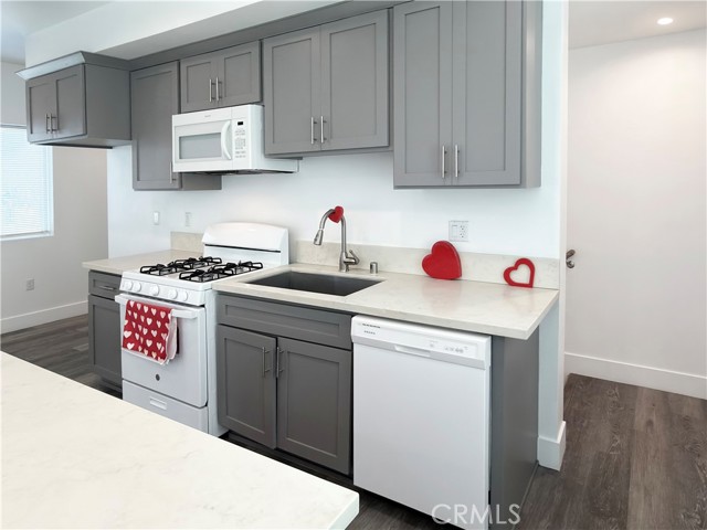 Detail Gallery Image 2 of 17 For 1491 Atlantic Ave, Long Beach,  CA 90813 - 2 Beds | 2 Baths