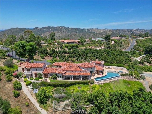 1917 Santa Margarita Drive, Fallbrook CA: https://media.crmls.org/medias/554266e0-de93-404b-8267-998c9f8191ab.jpg