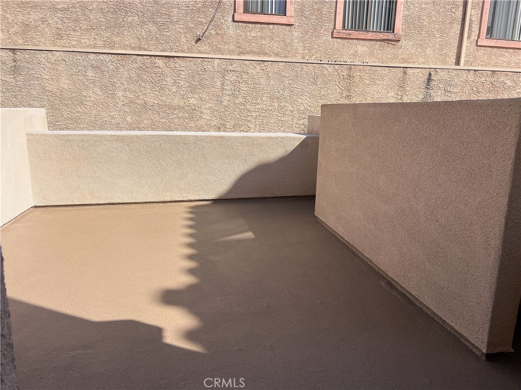 https://media.crmls.org/medias/55427283-8d00-40bd-a01b-d0767af6bc68.jpg?preset=X-Large
