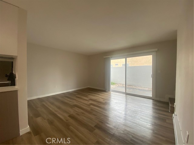 404 N Broadway, Redondo Beach CA: https://media.crmls.org/medias/5542d431-8977-4465-84ef-83aca9d321cb.jpg