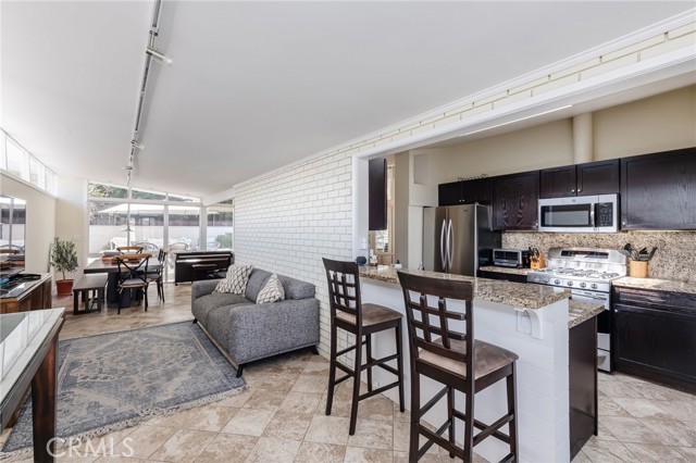 Detail Gallery Image 4 of 10 For 439 S Prospect Ave, Manhattan Beach,  CA 90266 - 3 Beds | 2 Baths