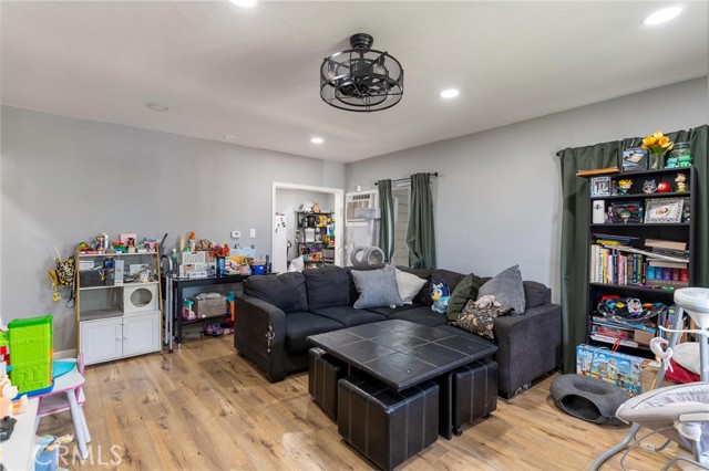Detail Gallery Image 4 of 16 For 7206 Del Rosa Ave, San Bernardino,  CA 92404 - 3 Beds | 1 Baths