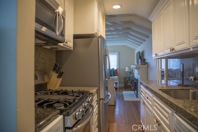 Detail Gallery Image 16 of 43 For 1086 Glenneyre St, Laguna Beach,  CA 92651 - 2 Beds | 1 Baths