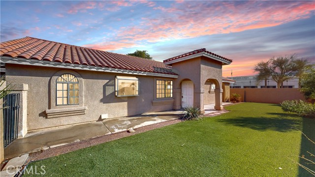 Detail Gallery Image 2 of 26 For 2267 Aurora Ct, El Centro,  CA 92243 - 3 Beds | 2 Baths