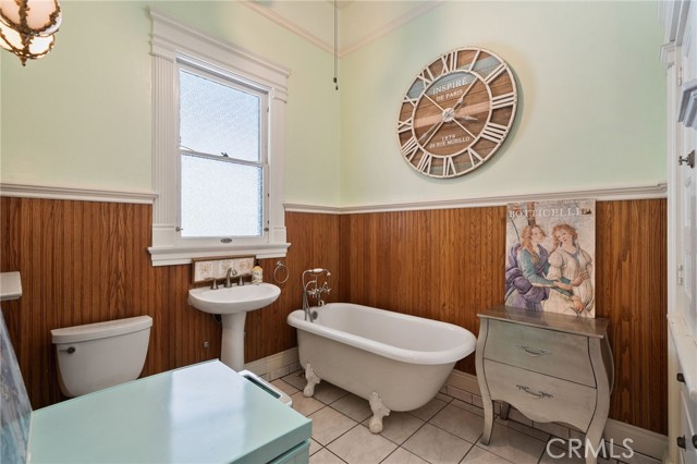 405 W Olive Avenue, Redlands CA: https://media.crmls.org/medias/55454bd3-e95a-4763-acc0-86e2ea1f959e.jpg