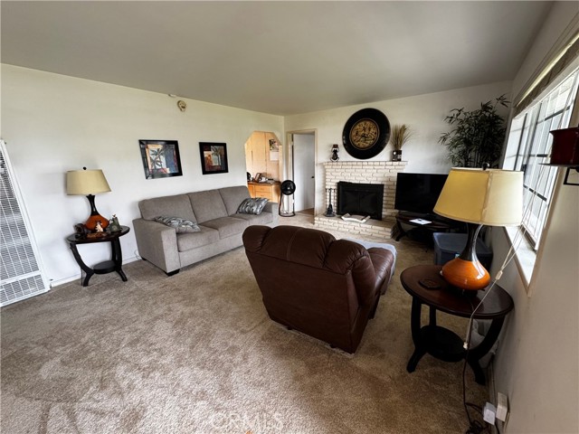 4728 W Lucky Way, Santa Ana CA: https://media.crmls.org/medias/55455850-b474-429d-b7de-7d78cf268bde.jpg