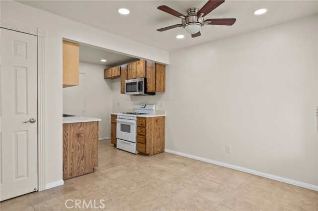 Detail Gallery Image 10 of 32 For 1305 Brentwood Cir #D,  Corona,  CA 92882 - 2 Beds | 2 Baths
