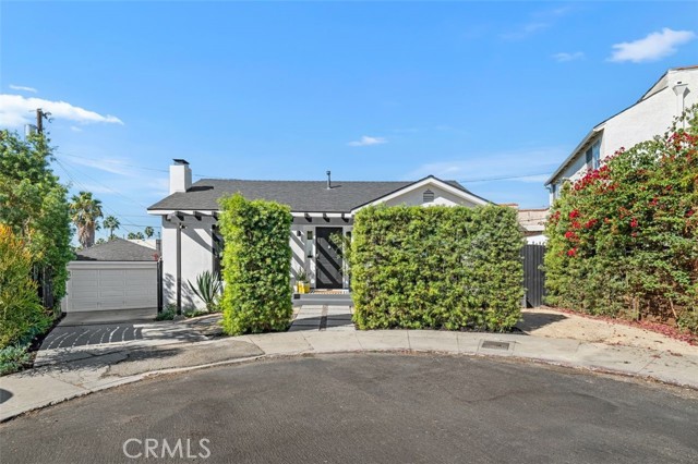 2329 Vineyard Avenue, Los Angeles CA: https://media.crmls.org/medias/55471515-c759-4a87-be1a-3a2b7a9a98a0.jpg