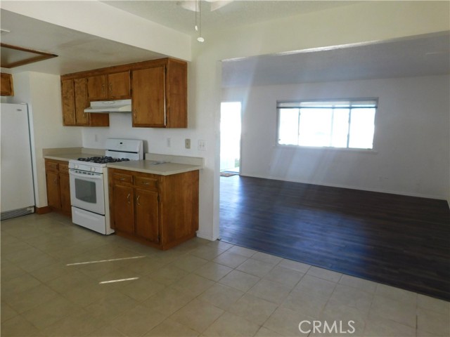 Detail Gallery Image 4 of 17 For 9236 Bay, California City,  CA 93505 - 3 Beds | 2 Baths