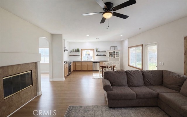 Detail Gallery Image 9 of 26 For 1439 Jewelstone, Hemet,  CA 92545 - 4 Beds | 3 Baths