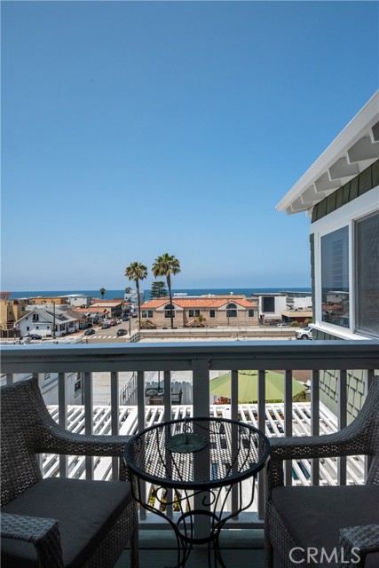 1011 Manhattan Avenue, Hermosa Beach, California 90254, 4 Bedrooms Bedrooms, ,2 BathroomsBathrooms,Residential,Sold,Manhattan,SB21155625