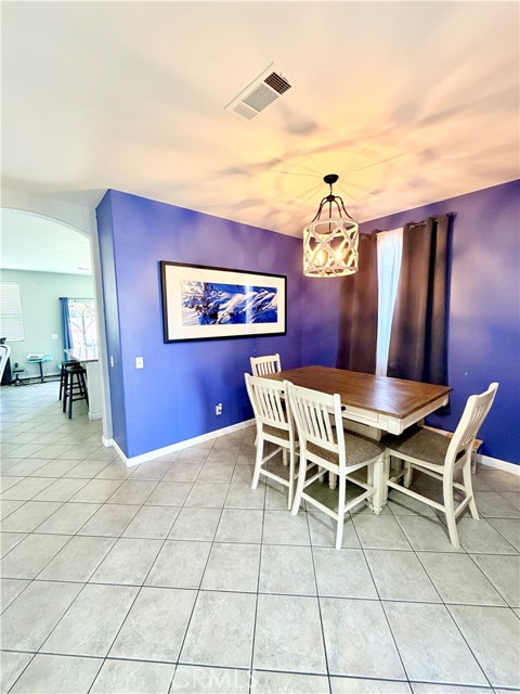 2572 S Young Court, San Bernardino CA: https://media.crmls.org/medias/55493d1c-0324-4244-9322-474f5df49793.jpg