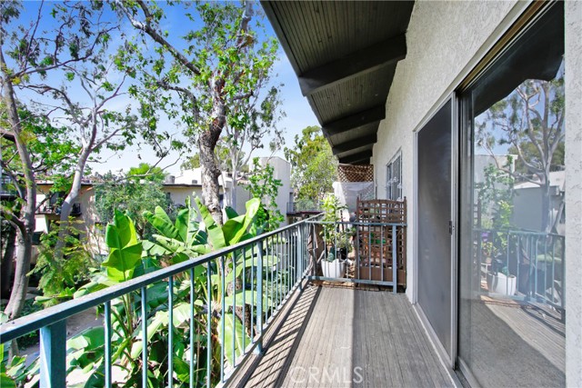 Detail Gallery Image 9 of 11 For 5460 White Oak Ave #C325,  Encino,  CA 91316 - 1 Beds | 1/1 Baths