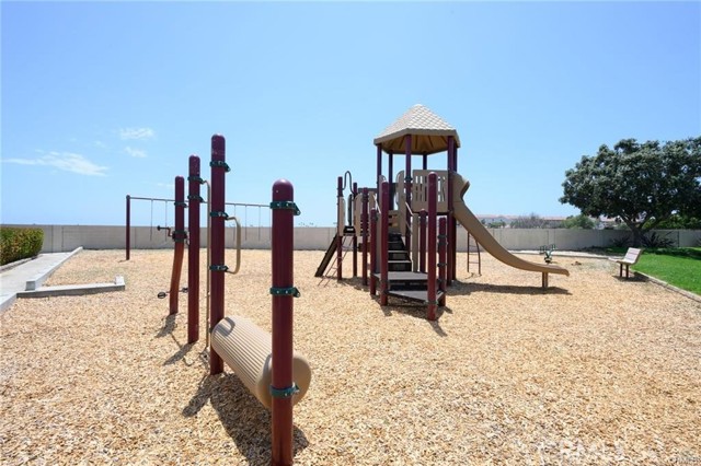 8195 Pawtucket Drive, Huntington Beach CA: https://media.crmls.org/medias/554a5678-cc19-4a0c-bedc-f03a208894c5.jpg
