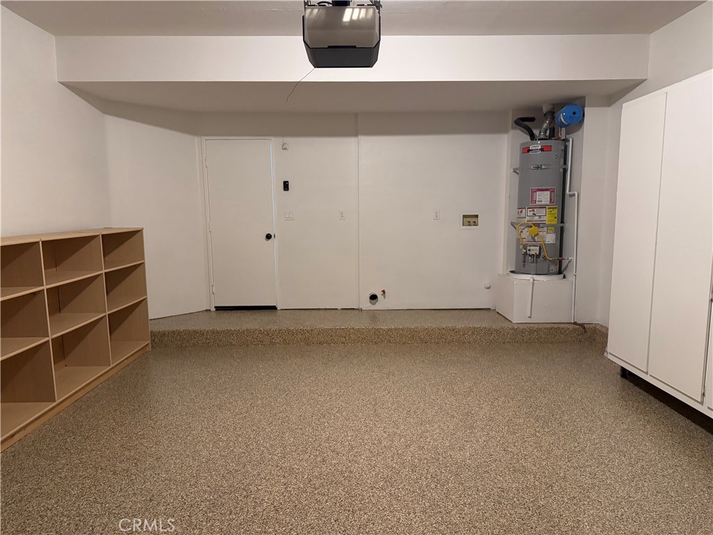 https://media.crmls.org/medias/554a6e91-ffe8-4da2-a6e8-ed74609a2927.jpg?preset=X-Large