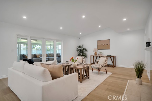 1440 Riviera Drive, Pasadena CA: https://media.crmls.org/medias/554ac867-7281-4af0-8ab5-3c38d4e294ce.jpg