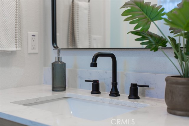 417 W Leeside, Glendora CA: https://media.crmls.org/medias/554ad055-844c-49c7-a41e-1e719e02a574.jpg