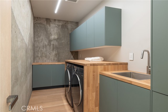 1000 Oriole Drive, Laguna Beach CA: https://media.crmls.org/medias/554b0283-7310-4e3e-bb9f-9b01a25c54f1.jpg