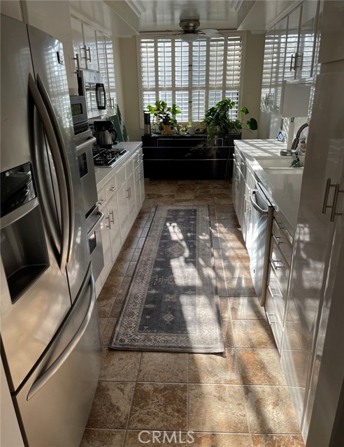 Detail Gallery Image 15 of 35 For 14521 Benefit St #306,  Sherman Oaks,  CA 91403 - 2 Beds | 2 Baths