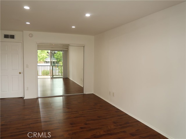 Detail Gallery Image 26 of 37 For 8055 Canby Ave #5,  Reseda,  CA 91335 - 3 Beds | 2/1 Baths