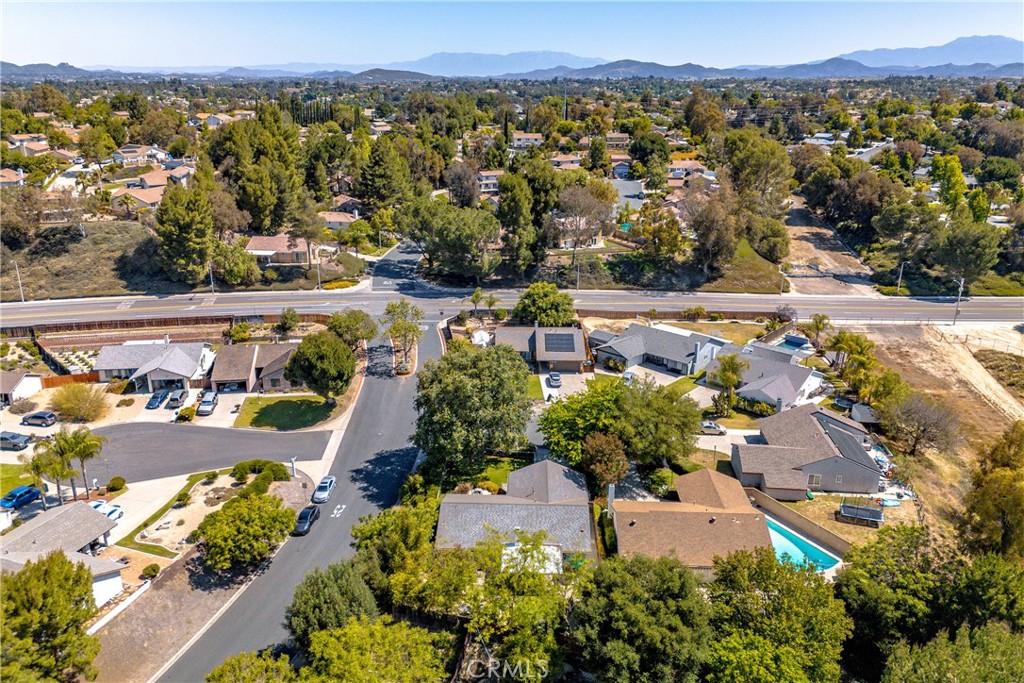 https://media.crmls.org/medias/554bd710-a640-41e8-af9c-648dd00cfa06.jpg?preset=X-Large