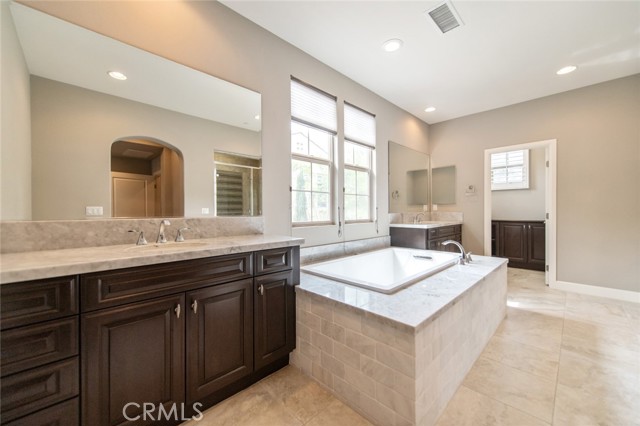 Detail Gallery Image 30 of 42 For 120 Tomato Springs, Irvine,  CA 92618 - 4 Beds | 3/1 Baths