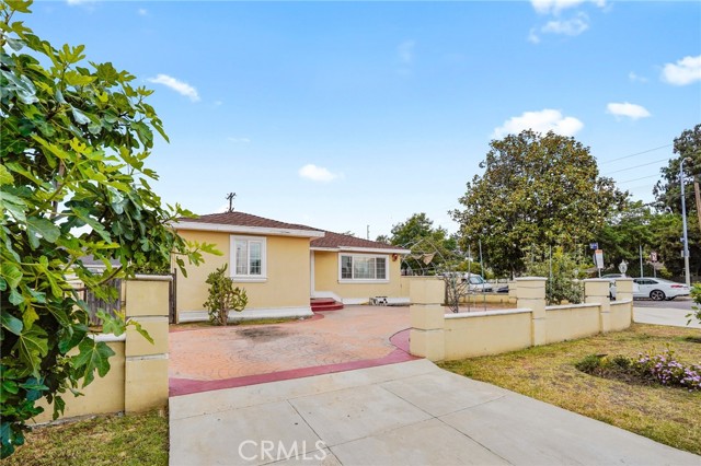 Detail Gallery Image 2 of 20 For 6355 Peach Ave, Van Nuys,  CA 91411 - 3 Beds | 1 Baths
