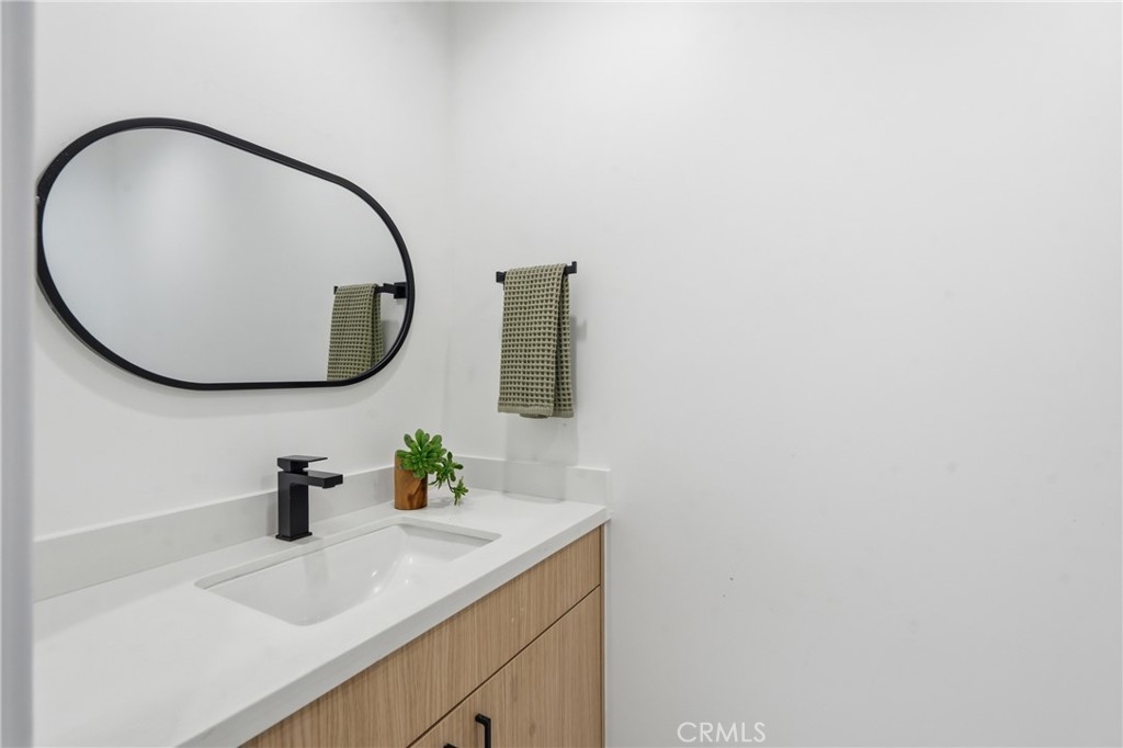 https://media.crmls.org/medias/554cce81-f69d-410c-af69-d41bf2c5f796.jpg?preset=X-Large