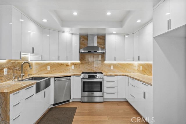 18328 Keswick Street photo 14