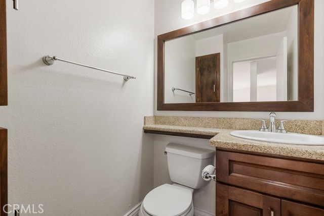 Detail Gallery Image 13 of 44 For 1881 Alpha Rd #3,  Glendale,  CA 91208 - 3 Beds | 2/1 Baths